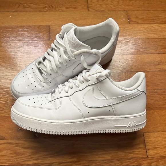 white air force ones low top mens